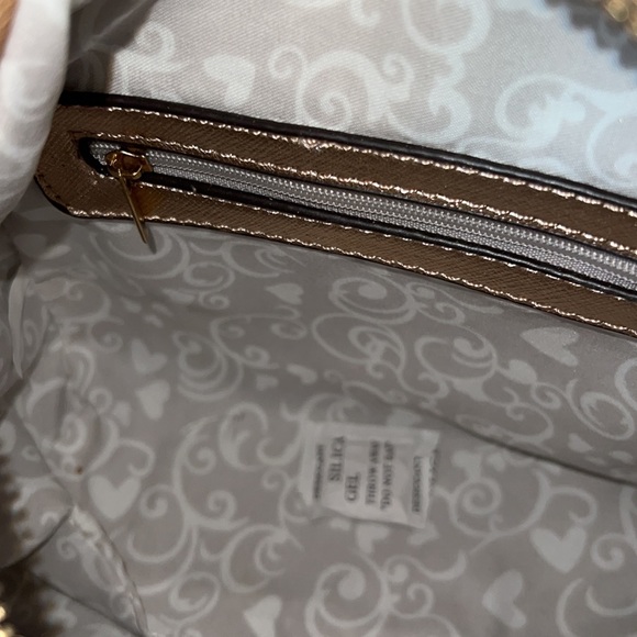 Magazine handbag with studs - Picture 5 of 6